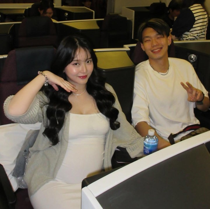<p>Pasangan Nita Vior dan Vincent Kosasih sebentar lagi dikaruniai anak pertama, Bunda. Jelang hari bahagia, keduanya memutuskan untuk <em>babymoon</em> ke Jepang. Momen spesial <em>babymoon</em> ini dibagikan Vior dan sang suami di media sosial. (Foto: Instagram @nitavior/ @vincent_vrk)</p>