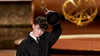 FOTO: Owen Cooper, Aktor Termuda Menang Emmy Awards Sepanjang Sejarah