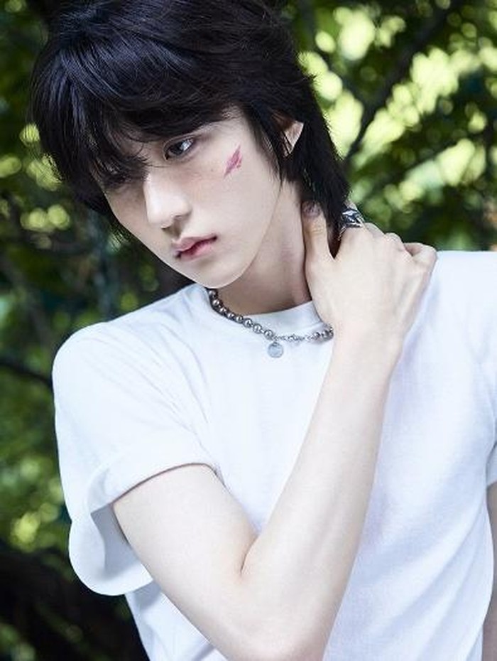 Sebagai salah satu trainee terlama di Starship dengan masa pelatihan 4 tahun 2 bulan, Wonbin dikenal lewat visual menawan, lesung pipi yang khas, dan kemampuan rap-nya yang sangat cepat.