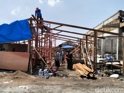Pedagang Pasar Pandaan Korban Kebakaran Bangun Lapak dari Uang Pribadi