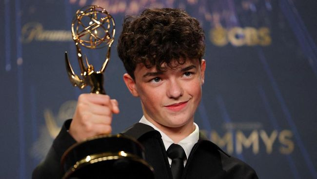 Berikut tiga rekor baru yang pecah di Emmy Awards 2025, seperti aktor pemenang termuda sepanjang sejarah.