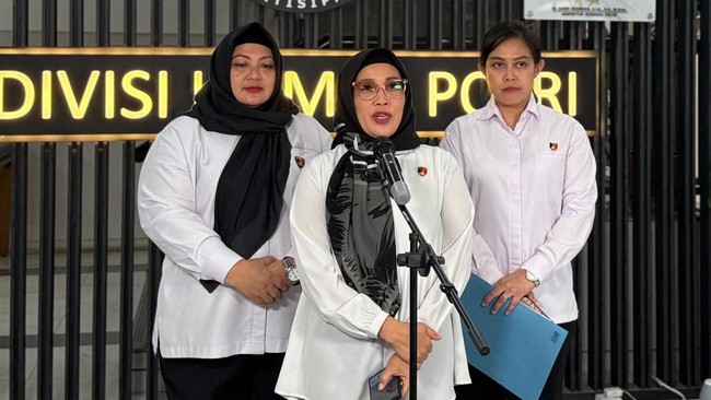 Kedua tersangka kekerasan telah diamankan di Rutan Bareskrim Polri, sementara penyidik masih mendalami kemungkinan tindak pidana lain pada kasus ini.