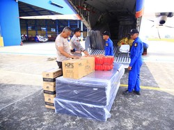 Polri Kirim Logistik via Udara-Laut untuk Korban Banjir Nagekeo NTT