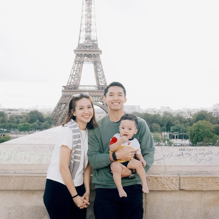<p>Mantan anggota JKT 48, Shania Junianatha atau akrab disapa Shanju, belum lama ini membagikan momen bersama anak dan suaminya saat berada di Paris. Momen ini menjadi spesial karena Shanju merayakan ulang tahun suaminya Jonatan Christie yang ke-27 pada 15 September 2025, Bunda. (Foto: Instagram @shanju)</p>