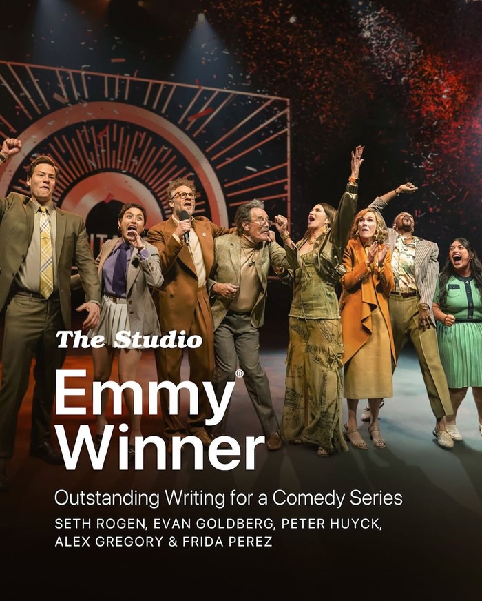 The Studio menangkan Emmy Awards 2025. Peraih penghargaan Emmy terbanyak.