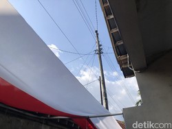 Rumah Dekat Tiang Listrik Berbahaya? Begini Faktanya