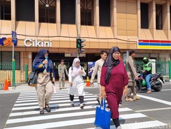 Lansia Senang Ada Pelican Crossing di Stasiun Cikini: Capek Kalau JPO