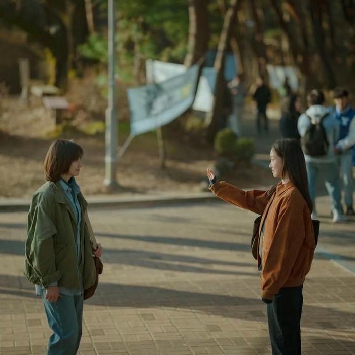 You and Everything Else merupakan salah satu drama Korea terbaru di bulan ini yang secara resmi tayang sejak Jumat, (12/9/2025). Drama Korea ini merupakan serial original Netflix yang menghadirkan genre coming-of-age hingga romansa.