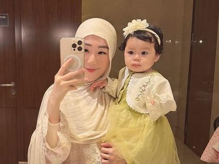 5 Potret Gemas Alesha Anak Larissa Chou di Usia 1 Tahun, Selalu Lahap Makan