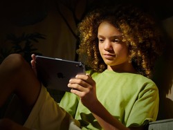 Apple Luncurkan Fitur Baru Lindungi Anak & Remaja di Dunia Digital