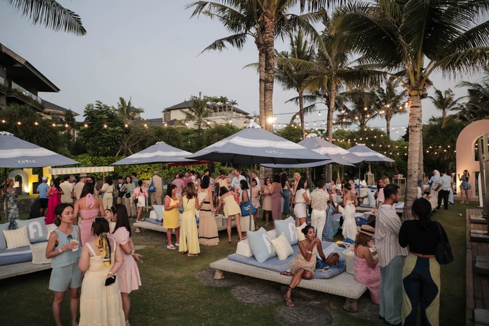 Di FURLA Beach Club Bali, kamu bisa menikmati kuliner, mulai dari pasta hingga dessert musim panas. Menu ini terinspirasi cita rasa Italia yang dikombinasi dengan suasana tropis Bali.