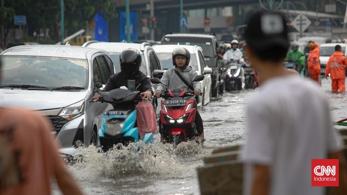 12 RT di Jaksel Banjir Imbas Hujan Deras Siang Ini
