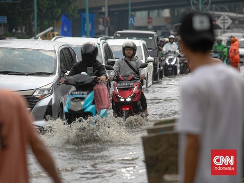 12 RT di Jaksel Banjir Imbas Hujan Deras Siang Ini