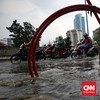 FOTO: Hujan Deras, Jalan Terusan Rasuna ke Mampang Terendam Banjir