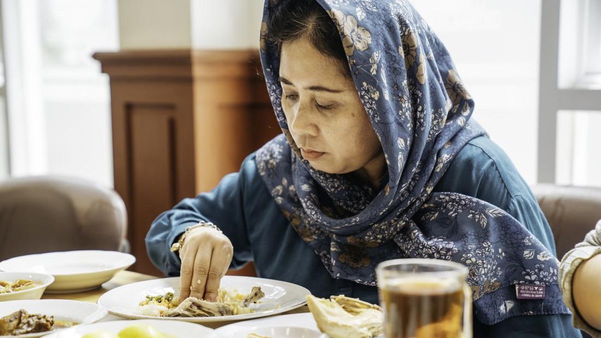 Apakah Makan Membatalkan Wudhu? Simak Penjelasan Ini