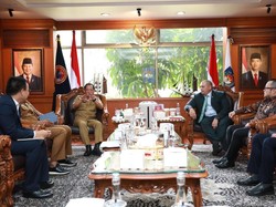 Mendagri & CIO Danantara Bahas Penguatan Pendidikan-Pengelolaan Sampah