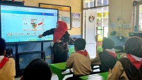 Smart Board IFP Bisa Dioperasikan Tanpa Internet di Sekolah