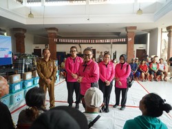 Ketua Umum Bhayangkari Salurkan Bantuan untuk Korban Banjir di Bali
