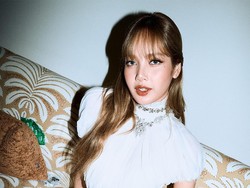 Gaya Lisa BLACKPINK di After Party Emmy Awards, Seksi Pakai Dress Lingerie