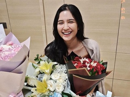 Mikha Tambayong Ultah, Deva Mahenra Tulis Ucapan Romantis Bikin Baper