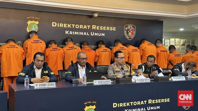 Pomdam Jaya mengungkap peran Serka N dan Kopda F dalam penculikan dan pembunuhan kepala cabang bank. 15 tersangka ditangkap, termasuk dua prajurit TNI.
