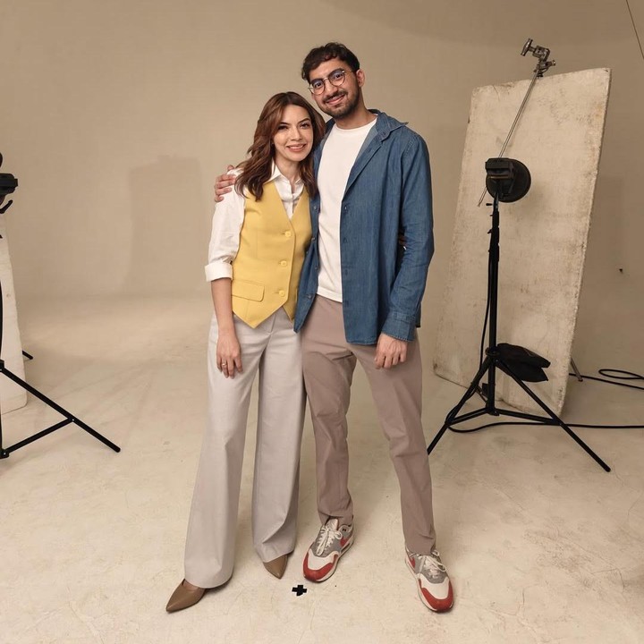 <p>Unggahan tersebut juga langsung diramaikan komentar netizen. Tak sedikit dari mereka yang salah fokus dengan tinggi badan Izzat dan wajah Najwa yang awet muda. &ldquo;Tanya: tingginya berapa?&rdquo; tulis akun <em>@rathomymahyudina****.</em> &ldquo;Masih ngga paham. Anaknya sudah bertumbuh dewasa tapi ibunya makin muda,&rdquo; tulis akun <em>@oli****.&nbsp;</em>(Foto: Instagram@izzatassegaf)</p>