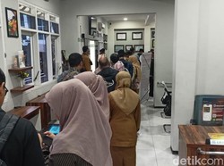 Pemohon SKCK Membludak di Polresta Malang Kota