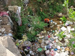 Jorok! Sungai Dekat Kantor Pemkab Boyolali Jadi Sasaran Buang Sampah
