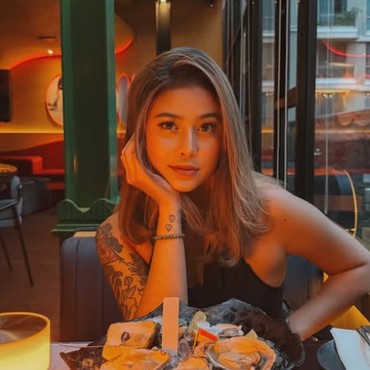 Curhat Putus dari Pacar Bule, Awkarin Dilirik Pria Dubai: Akan Kujadikan Halalku