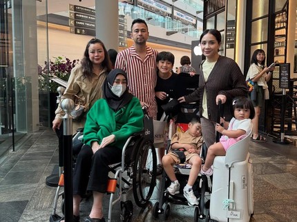 Momen Raffi Ahmad Temani Mama Amy Dirawat hingga Keluar RS, Intip Potretnya