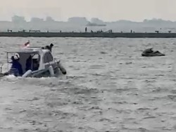 Polisi Selamatkan ABG Terseret Arus di Pantai Mutiara Usai Jatuh dari Jet Ski