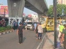 TransJ Koridor 13 Terlambat Imbas Truk Gangguan di Seskoal Jaksel