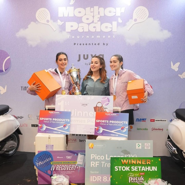 <p>Lomba padel yang diadakan Bunda dua anak ini tampaknya berlangsung dengan meriah. Bahkan, beberapa artis juga ikut serta dan memenangkan banyak hadiah, lho. &ldquo;Terakhir tetapi tidak kalah penting, selamat untuk semua pemenang @<em>motherofpadel,</em>&rdquo; tulis Tasya, dikutip dari laman Instagram <em>@tasyafarasya,</em> Selasa (16/9/2025).&nbsp;(Foto: Instagram@tasyafarasya)</p>