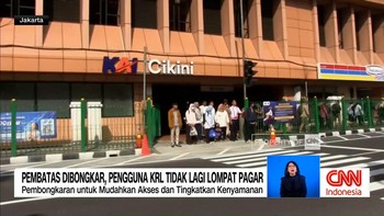 VIDEO: Pembatas Dibongkar, Pengguna KRL Tidak Lagi Lompat Pagar