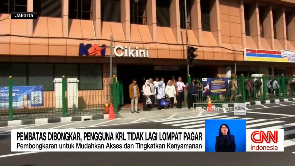 VIDEO: Pembatas Dibongkar, Pengguna KRL Tidak Lagi Lompat Pagar