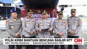 VIDEO: Polri Kirim Bantuan Bencana Banjir NTT