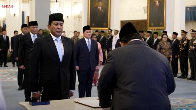 Ahmad Dofiri resmi dilantik sebagai Penasihat Khusus Presiden bidang Keamanan dan Ketertiban Masyarakat dan Reformasi Kepolisian di Istana, Rabu (17/9) siang.