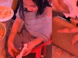 Nyeleneh! Tamu Pesta Bungkus Paha Ayam dan Dimasukkan ke Tas