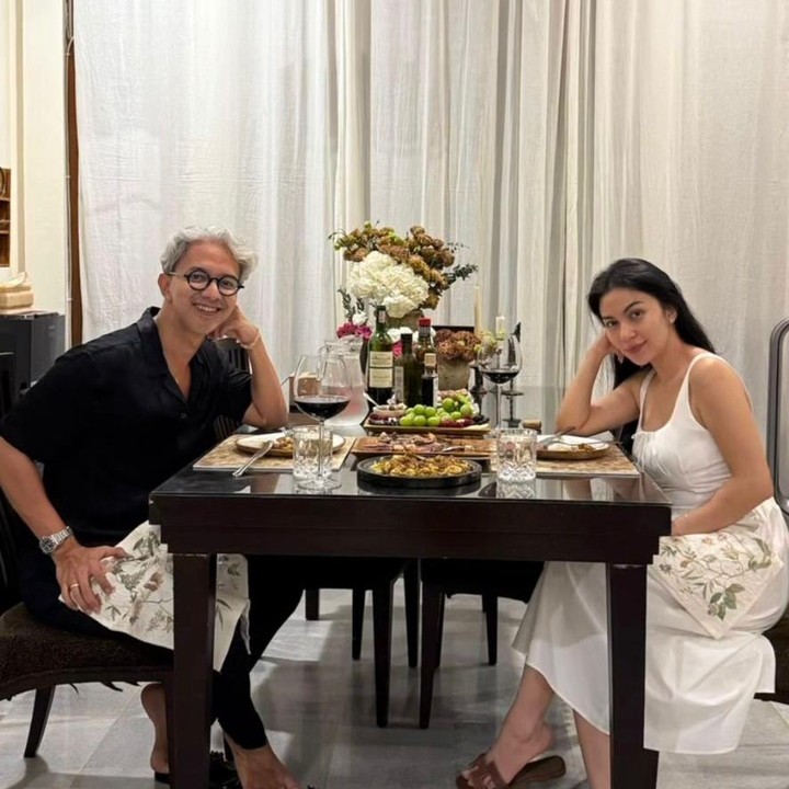 <p>Siapa sangka, aktris berbakat Ariel Tatum ternyata juga piawai di meja dapur lho, Bunda! Baru-baru ini, pemeran film<em> Sayap-Sayap Patah</em> itu sukses mencuri perhatian publik saat ia mengundang desainer ternama Didiet Maulana untuk makan bersama di rumahnya. (Foto: Instagram @arieltatum)</p>