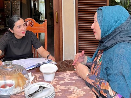 Momen Ashanty Wawancara Sahabat Artis untuk Syarat Selesaikan Disertasi S3, Ini Potretnya