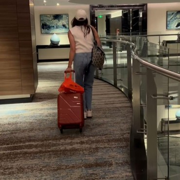 Tinggalkan Fandy & Anak, Ini 7 Potret Kegiatan Dahlia Poland Usai Pergi dari Rumah