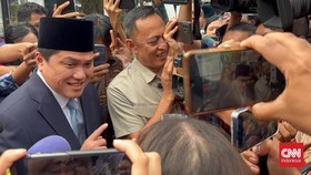 Diisukan Jadi Menpora, Erick Thohir Tiba di Istana Negara
