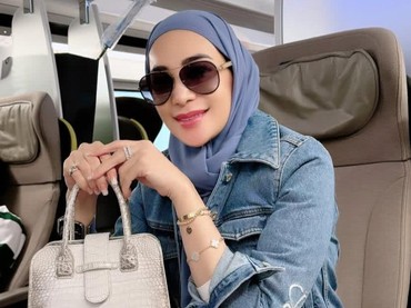 img-title Absen Mediasi Lagi karena Sakit, Erin Taulany Serahkan Hasil Lab