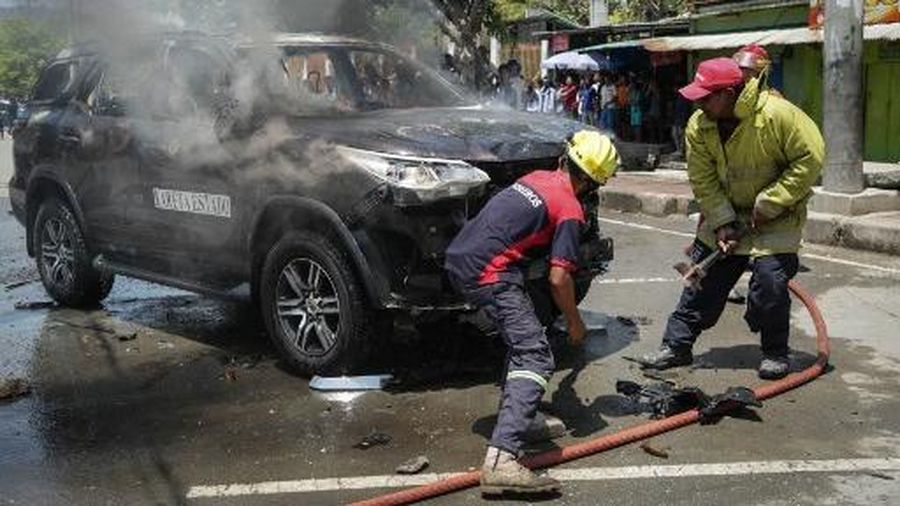 A firefighter extinguishes a blaze set alight by university students protesting the parliaments plan to buy 65 SUVs for lawmakers in Dili, East Timor, on September 16, 2025. East Timor police fired tear gas on September 16 at protesters railing for the second day against a plan to buy new official cars for lawmakers, which became the latest flashpoint in one of the poorest nations in Southeast Asia. (Photo by VALENTINO DARIELL DE SOUSA / AFP)