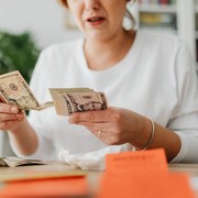 7 Cara Cerdas Mengatur Keuangan ala Orang China, Bikin Kaya Tanpa Utang!