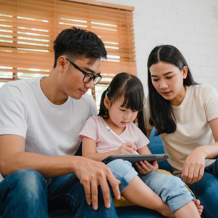Mengatakan kepada anak bahwa orang tua memercayai mereka akan membantu orang tua untuk berbicara mengenai perilaku anak tanpa melalui perdebatan.