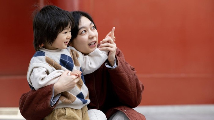 Ucapkan kalimat yang mengajak anak untuk bersyukur. Menyebutkan hal-hal yang disyukuri membentuk mental anak lebih tangguh.