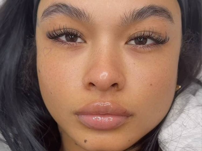 Lash extensions pertama kali populer di dunia kecantikan sekitar awal 2000-an, tapi sebenarnya teknik ini sudah ada sejak lama.
