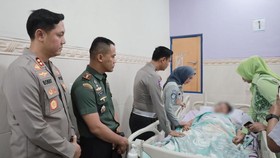 Usai Survei TKP, Bos Jasa Raharja Jenguk Pasien Luka Bus Wisata Nakes