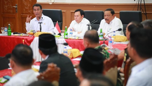 Ketua DPD, Sultan Bachtiar, mengapresiasi Mentan Amran Sulaiman atas solusi cepat dalam pertanian, fokus pada hilirisasi dan swasembada pangan.